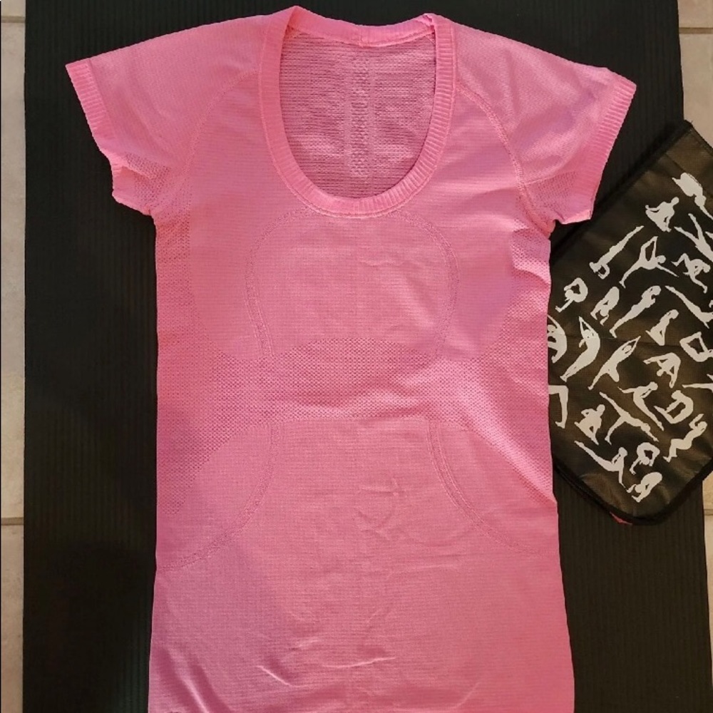 Lululemon Swiftly Tech Short Sleeve Top - Size 4 - Pink